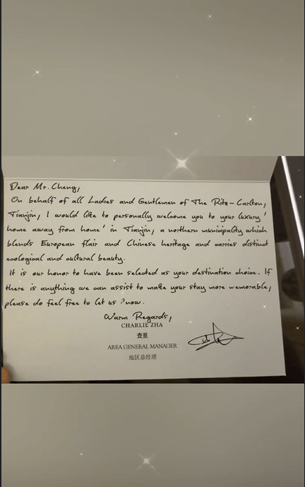 鄭震生在社交平台自爆入住當地麗思卡爾頓酒店獲升級，更自拍酒店地區總經理的歡迎信。Threads截圖