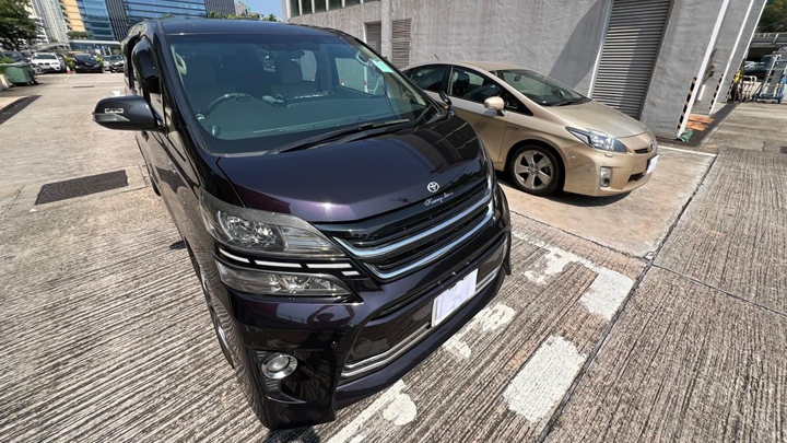 警方截獲2輛白牌車。