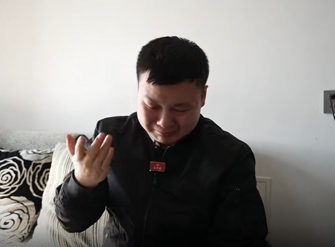 來先生指姐姐被其前夫用22刀殺死，外甥全程目擊行兇過程。大河報
