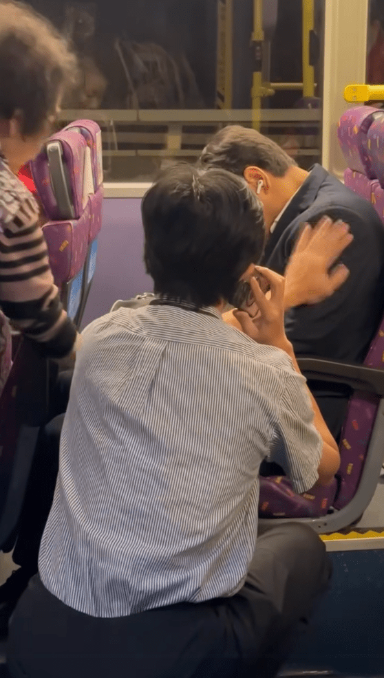 一名身穿西裝、戴着耳機的外籍年輕男乘客，在城巴619線上突然毫無反應，車長與其他乘客多次拍打及呼喚均未能喚醒，情況一度令人憂心。Facebook@HonkieTom 