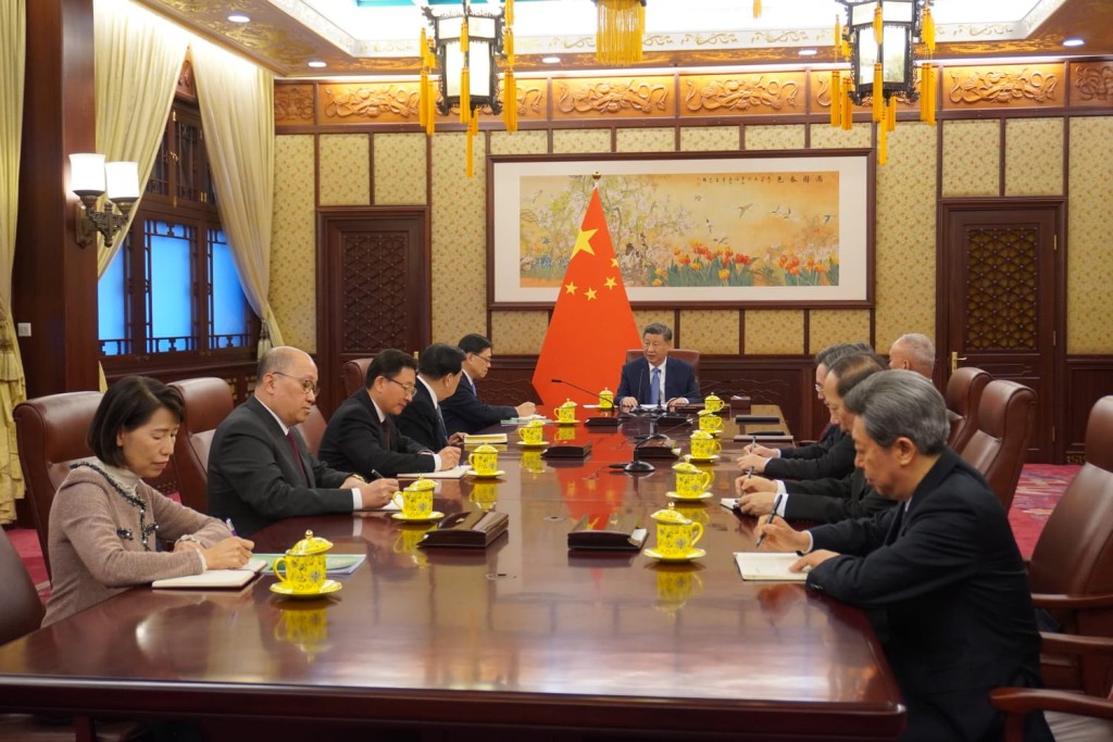 李強、蔡奇、丁薛祥、石泰峰、陳文清、夏寶龍等參加會見。 李強、蔡奇、丁薛祥、石泰峰、陳文清、夏寶龍等參加會見。