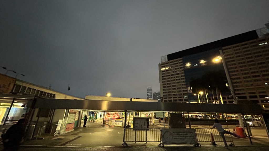 本港地區今日大致多雲,有幾陣微雨。蔡楚輝攝 本港地區今日大致多雲,有幾陣微雨。蔡楚輝攝