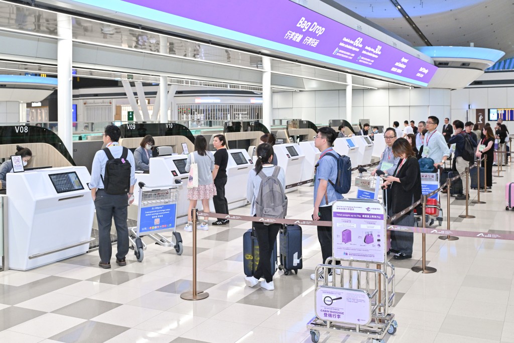 香港國際機場二號客運大樓(T2)旅客離境設施周三(27日)啟用。 香港國際機場二號客運大樓(T2)旅客離境設施周三(27日)啟用。