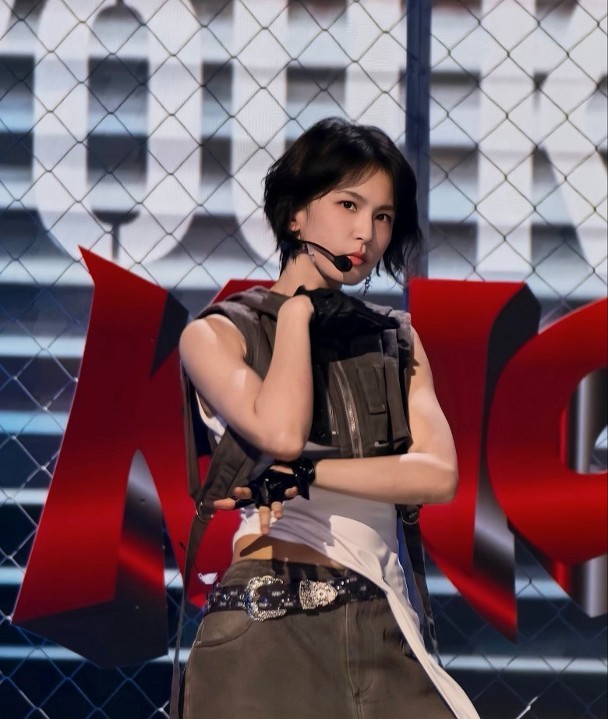 曾沛慈在《乘風2026》成團夜演出《Knock Out》。