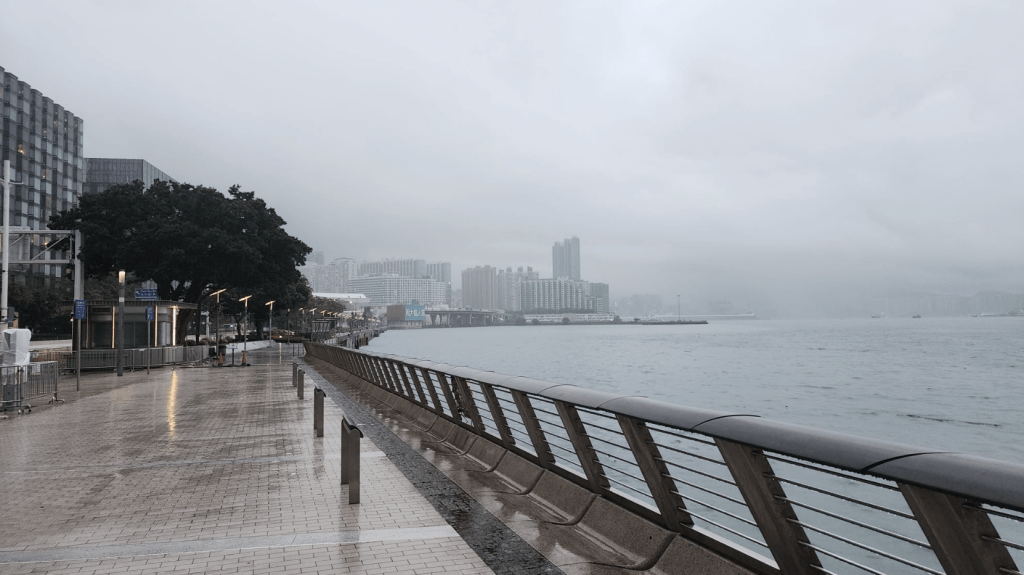 本港地區今日天氣大致多雲,有幾陣驟雨。黎志偉攝 本港地區今日天氣大致多雲,有幾陣驟雨。黎志偉攝