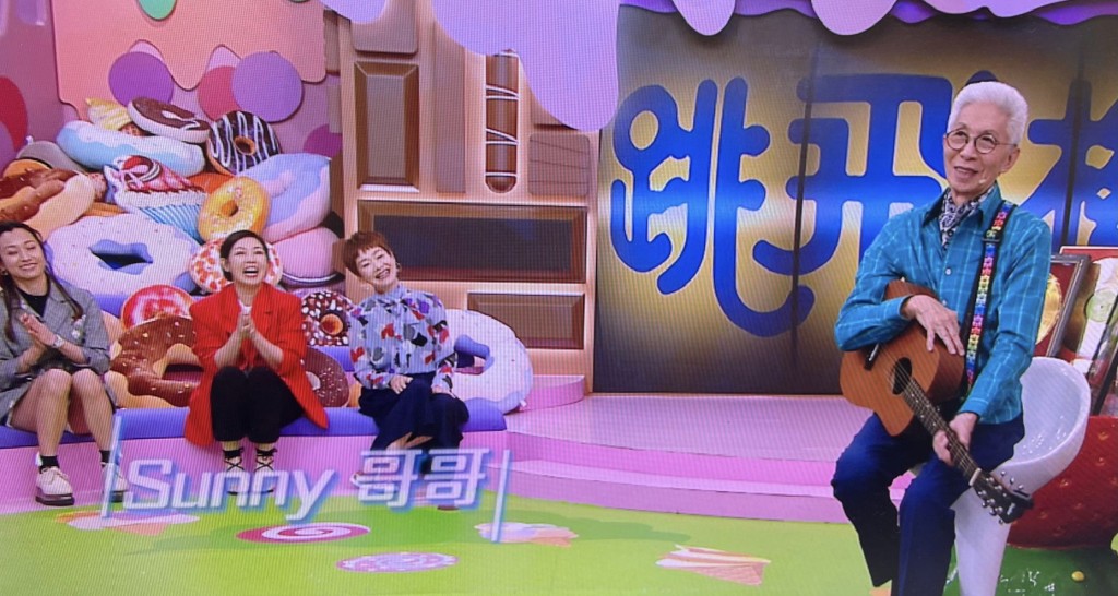 仲弹得唱得又talk得。