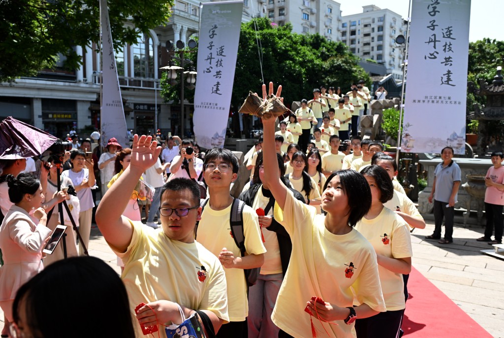 台灣學生在福建參加交流活動。 中新社 台灣學生在福建參加交流活動。 中新社