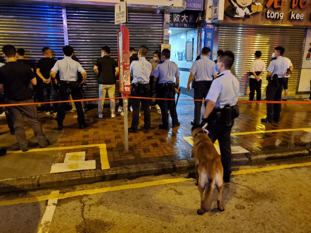 19名男女油麻地聚集。