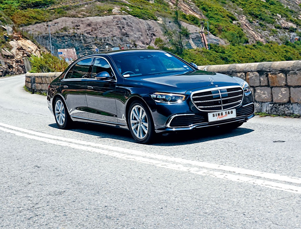 S450 4Matic長陣新版，外貌跟頂級S500如出一轍，定價為$1,602,958起。