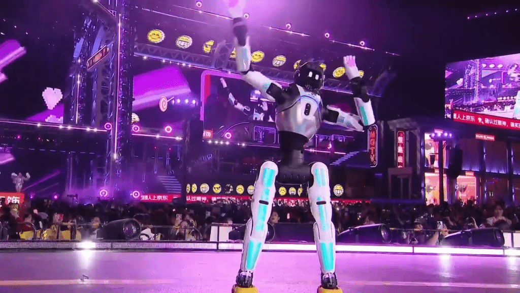 王心凌同台炸場，智元機械人靈犀X2亮相湖南衛視爆紅。