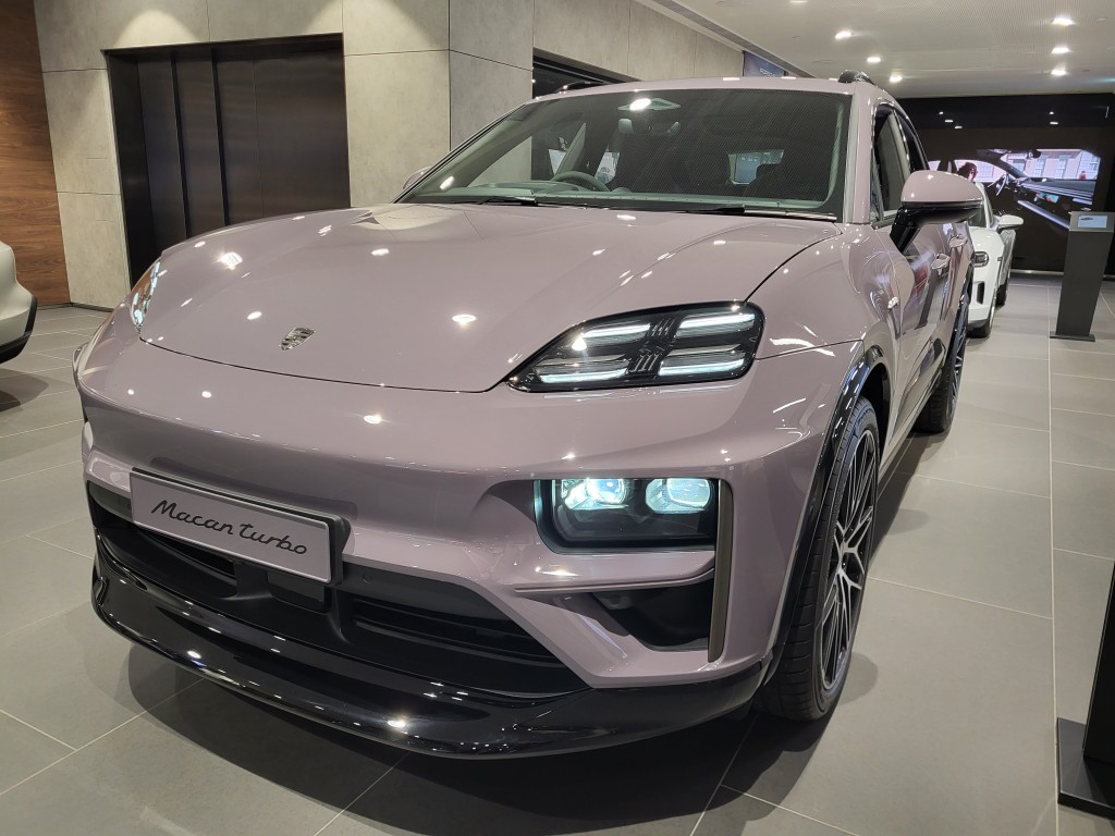 保时捷Porsche全新Macan Turbo右軚版空运抵港，车价落实为HK$1,448,000起。