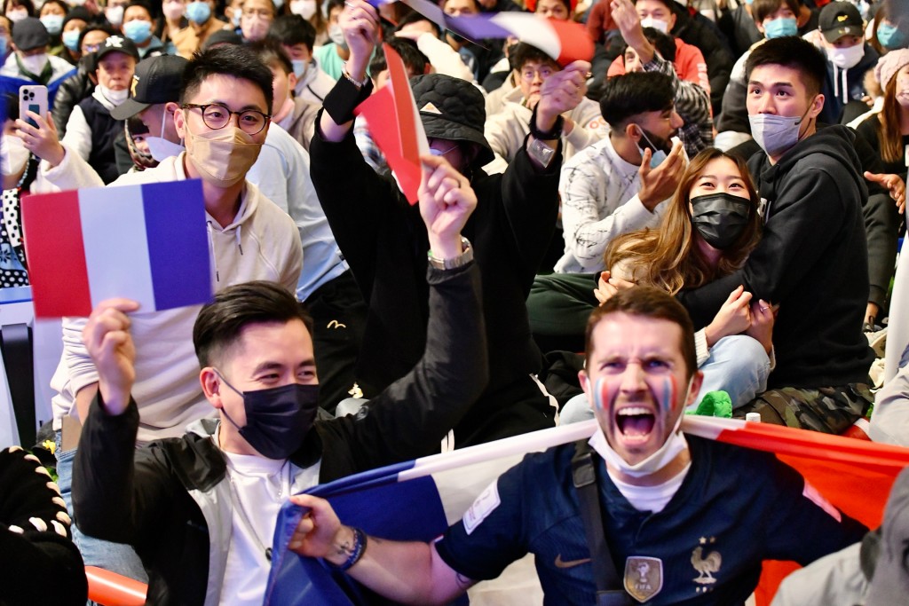 全港多個大型商場將會免費直播精彩賽事。 全港多個大型商場將會免費直播精彩賽事。