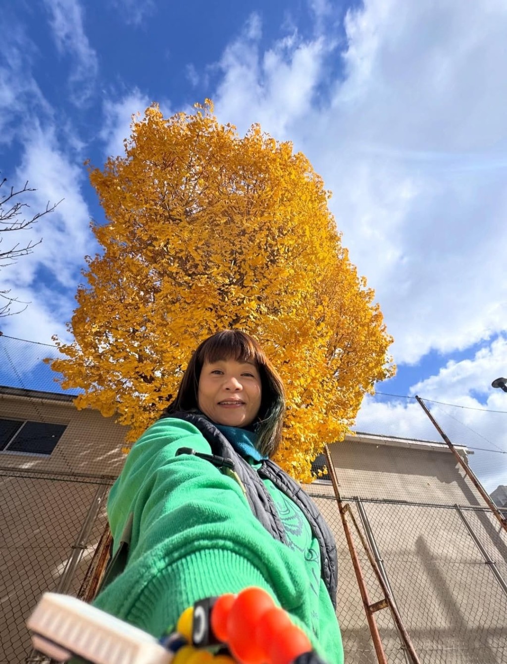 小儀自嘲:「與這美麗圖畫比下去,我是輸家,所以我出現了尷尬而不失禮貌的微笑。」 小儀自嘲:「與這美麗圖畫比下去,我是輸家,所以我出現了尷尬而不失禮貌的微笑。」