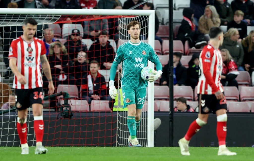 森林最终大胜5:0。路透社