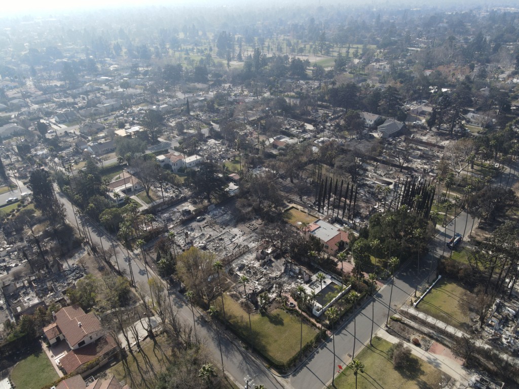 伊頓山火14,117英畝的土地被燒毀。路透社