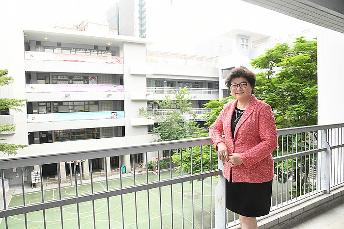拔萃男書院附屬小學校長羅錦麗表示,由於直資小學深受家長歡迎,因此每年均吸引不少家長替子女報讀。