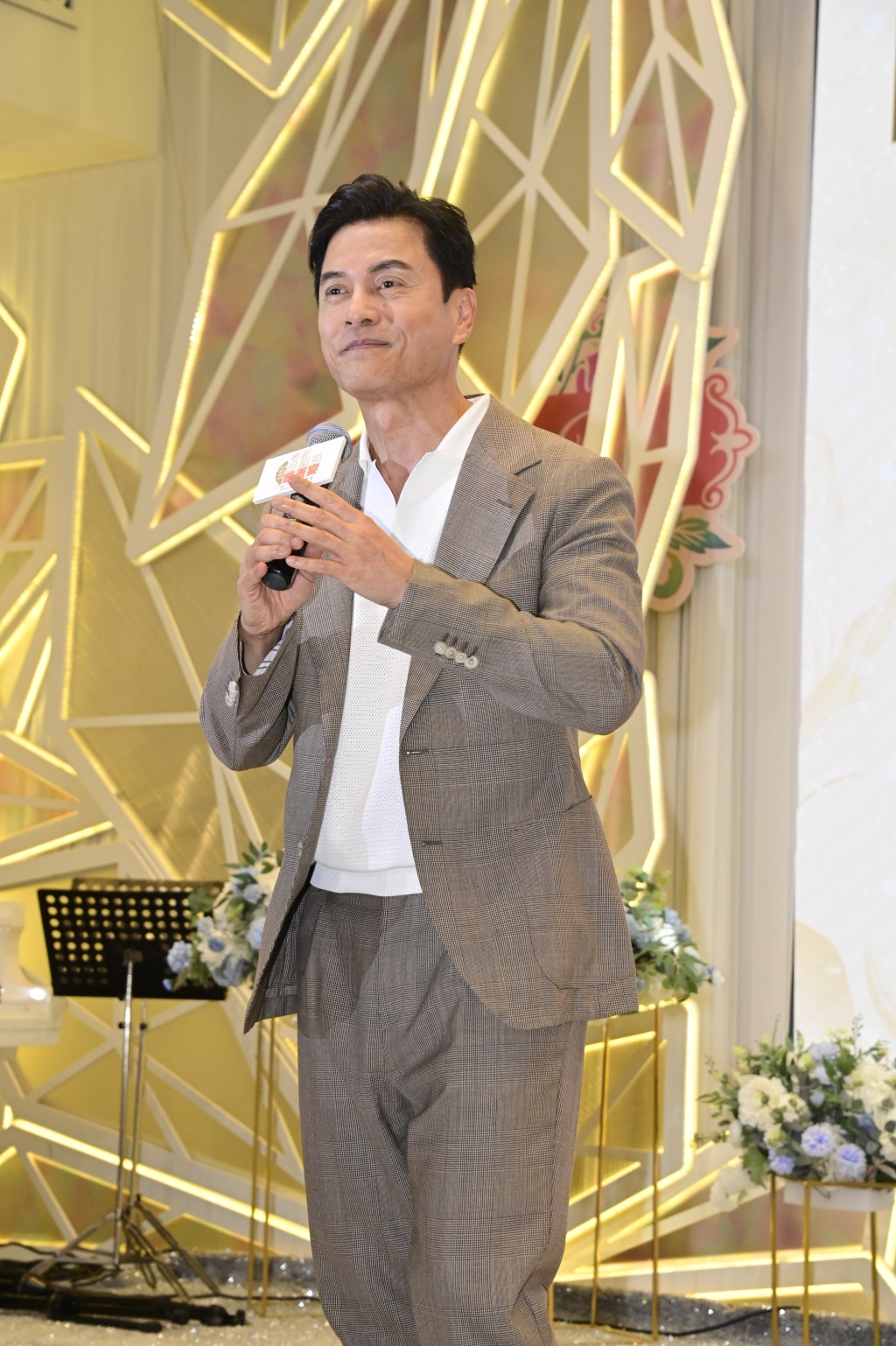 呂良偉今晚出席《粵劇金紫荊慈善晚宴》，即場獻唱《上海灘》主題曲。