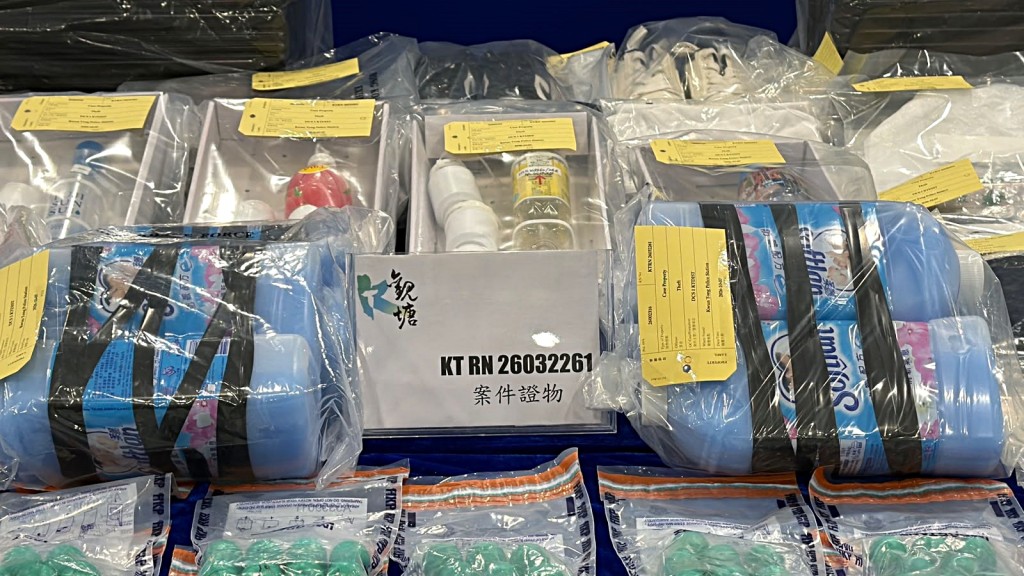 警方展示相關證物。 警方展示相關證物。