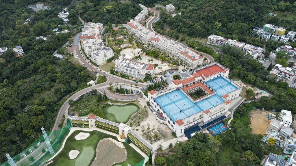 RNTC座落於香港高爾夫球及網球學院，於2022年7月1日正式揭幕，是西班牙拿度網球學院目前在亞洲唯一的精英網球培訓基地。