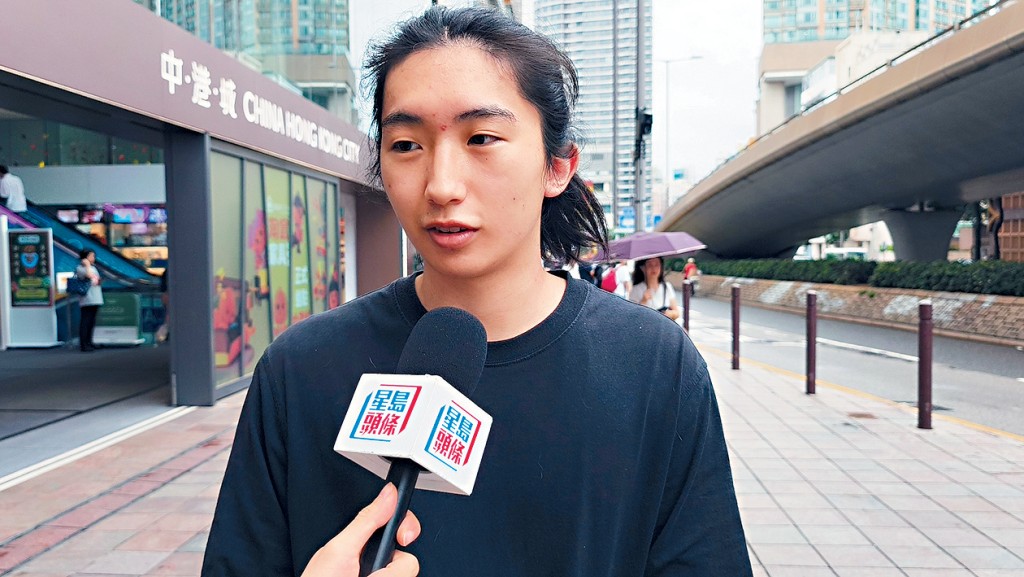 市民陳先生表示，不時看到的士濫收車資事件，指會損害香港形象。