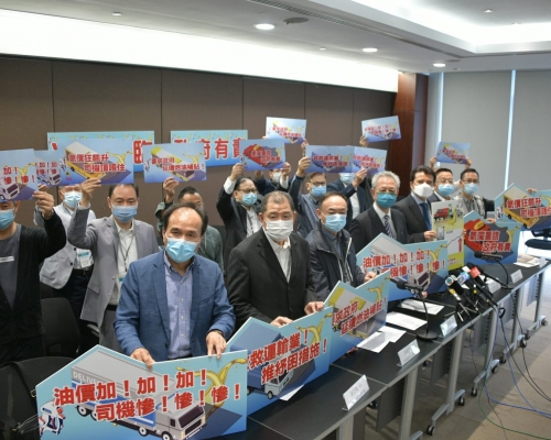 運輸業界促請政府正視油價飊升問題。