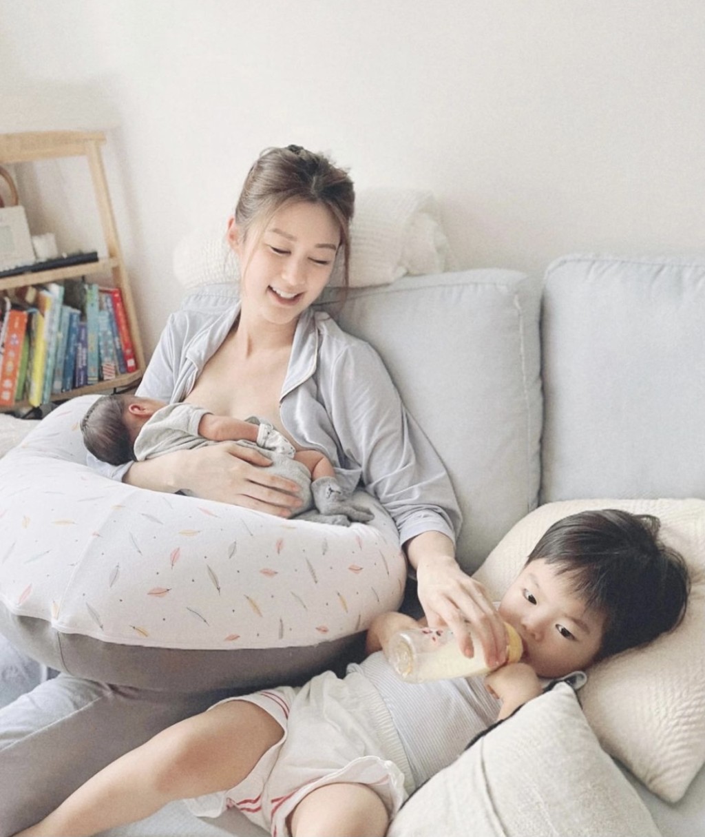 細仔「小腰果」而家兩個月大,香香近日亦忙住湊B。