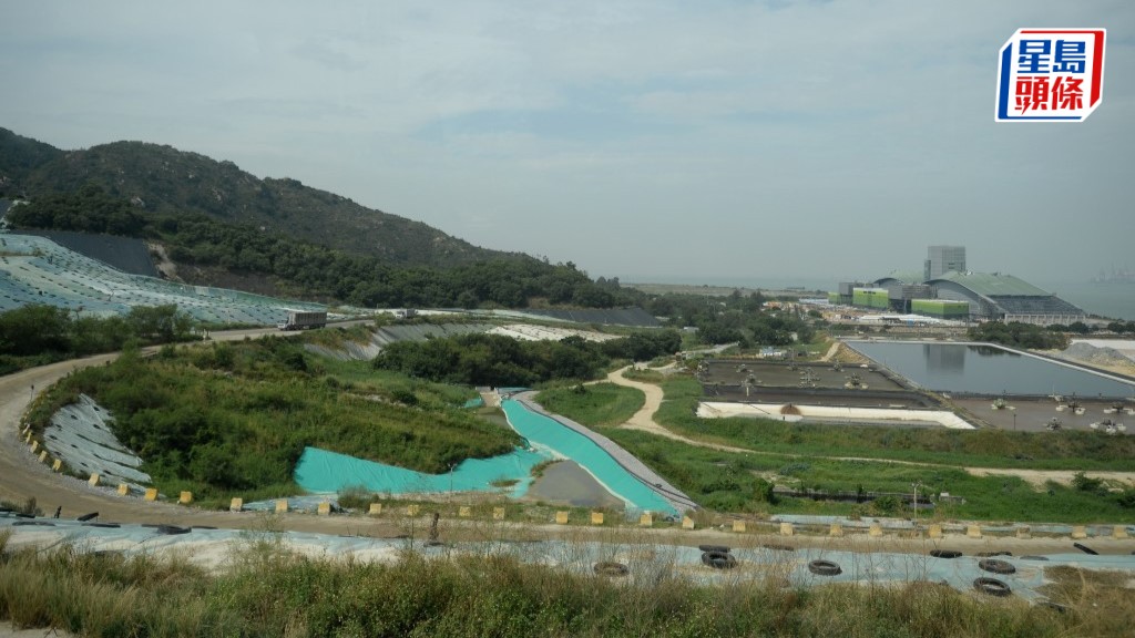 新界西堆填区少量垃圾渗滤液流入大水坑  环保署 : 作业面下方一条地下水道淤塞所致。