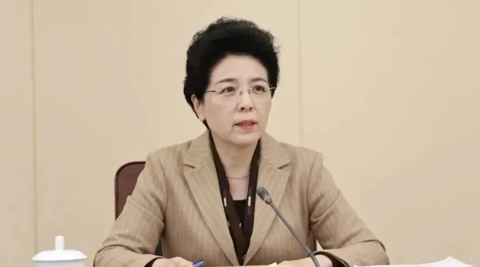 湖南省人大副主任烏蘭接受調查。 湖南省人大副主任烏蘭接受調查。
