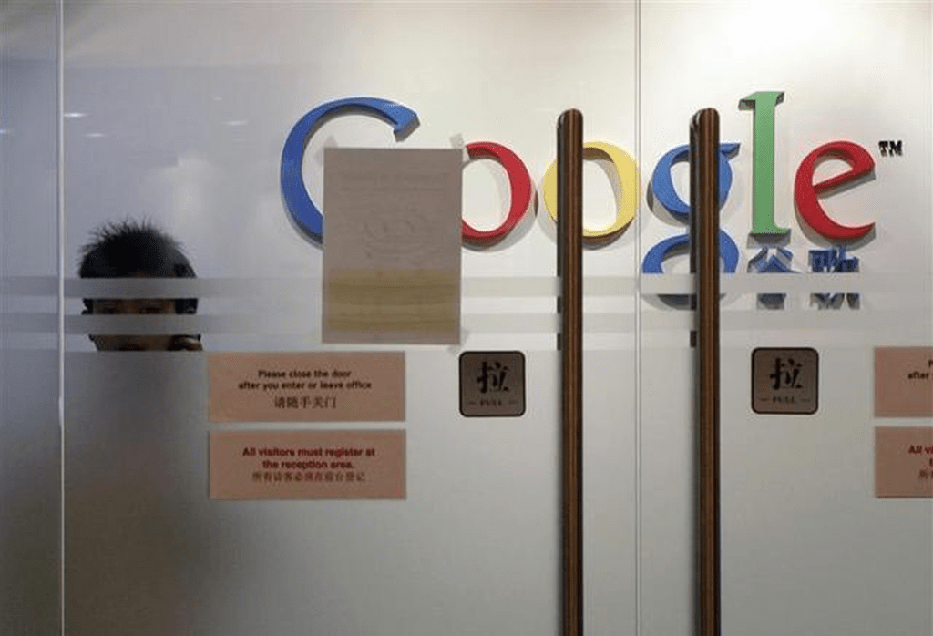 谷歌2010年因「内容审查」问题，宣布关闭中国版网页搜寻服务。路透社