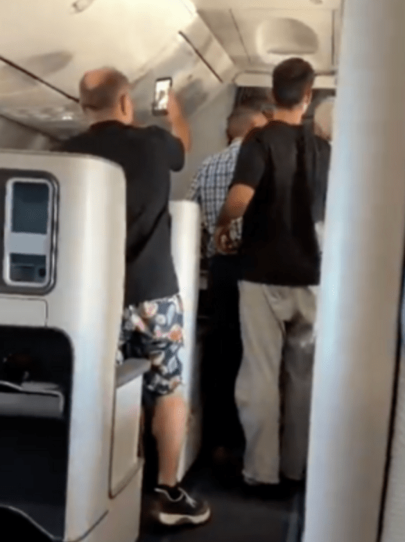 行兇副機長遭禁飛仍獲聘,事件暴露重大安全漏洞。 行兇副機長遭禁飛仍獲聘,事件暴露重大安全漏洞。
