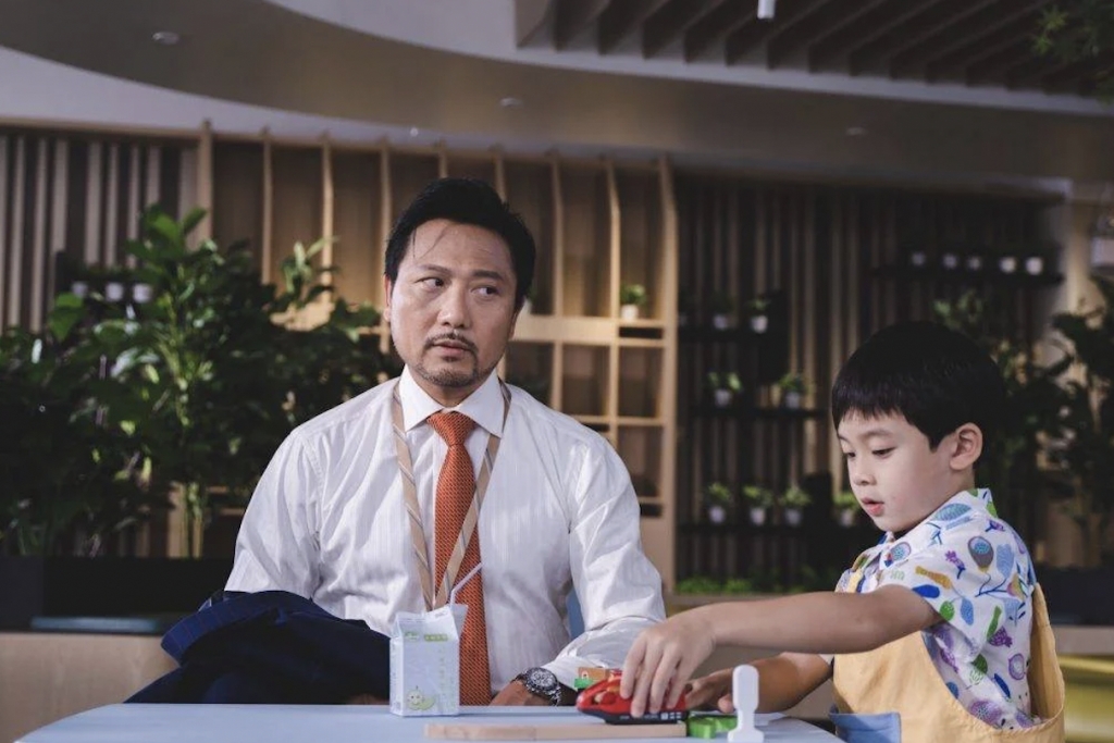 有了小朋友，原來屬於「自己」的私人時間，都與小朋友分享。父母們大嘆休息不足，更缺乏「Me Time」。（《反起跑線聯盟》劇照）