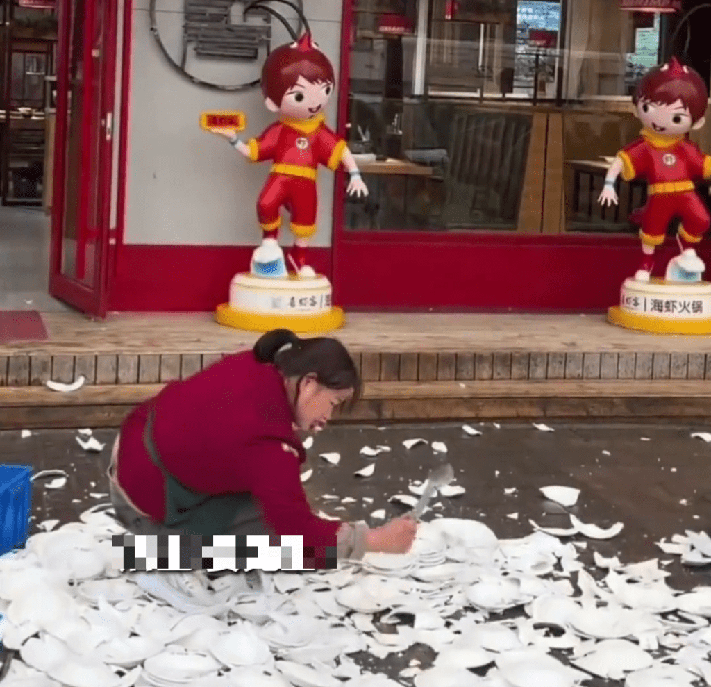 店主下令员工将所有非一次性的餐具全部销毁，约600套左右。