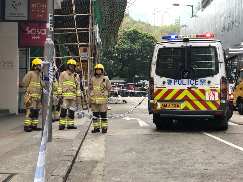 警方及消防趕至，並封鎖現場。讀者提供