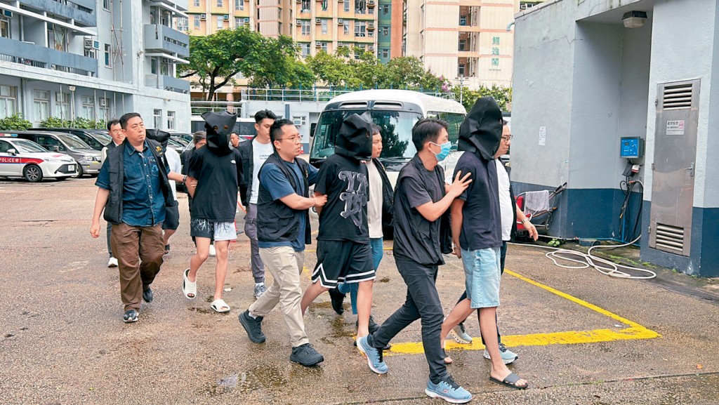 被捕的4名騙徒其中一人年僅15歲中學生。
