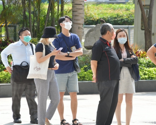 市民排隊接種疫苗。
