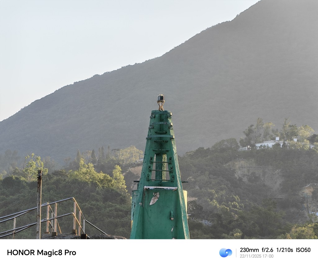 10倍Zoom下燈塔上的射燈仍未看得夠清。