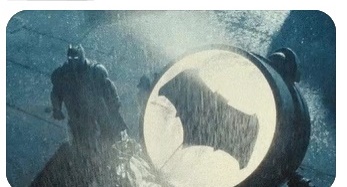 搞笑的網友貼相指是蝙蝠俠出場。網上截圖
