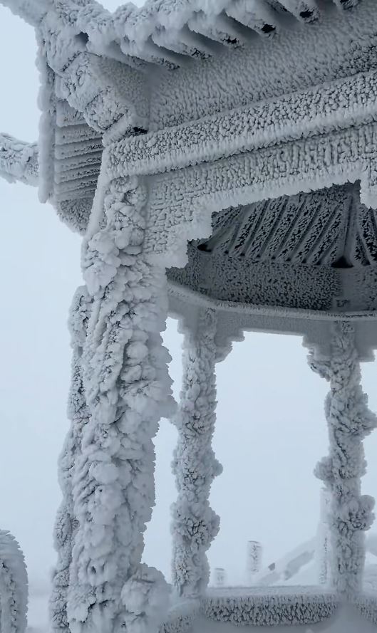 五台山氣溫驟降，景區台頂封控半年。小紅書＠山西旅遊文創旅遊諮詢陳雪平