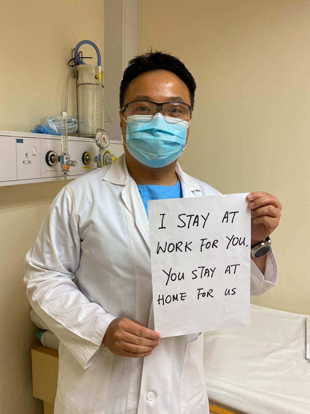 腫瘤學系龍浩鋒醫生教授。