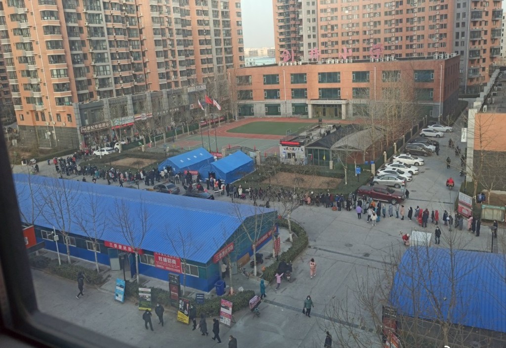 三河市民眾排隊進行檢測。網上圖片