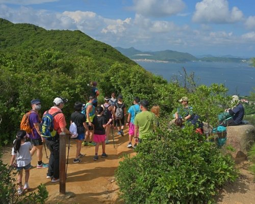 政府放寬防疫措施，注意郊野公園並非任何地方都可除口罩。資料圖片