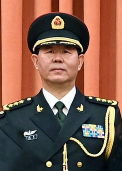 刘振立2021年6月升任陆军司令员同年7月晋升上将。