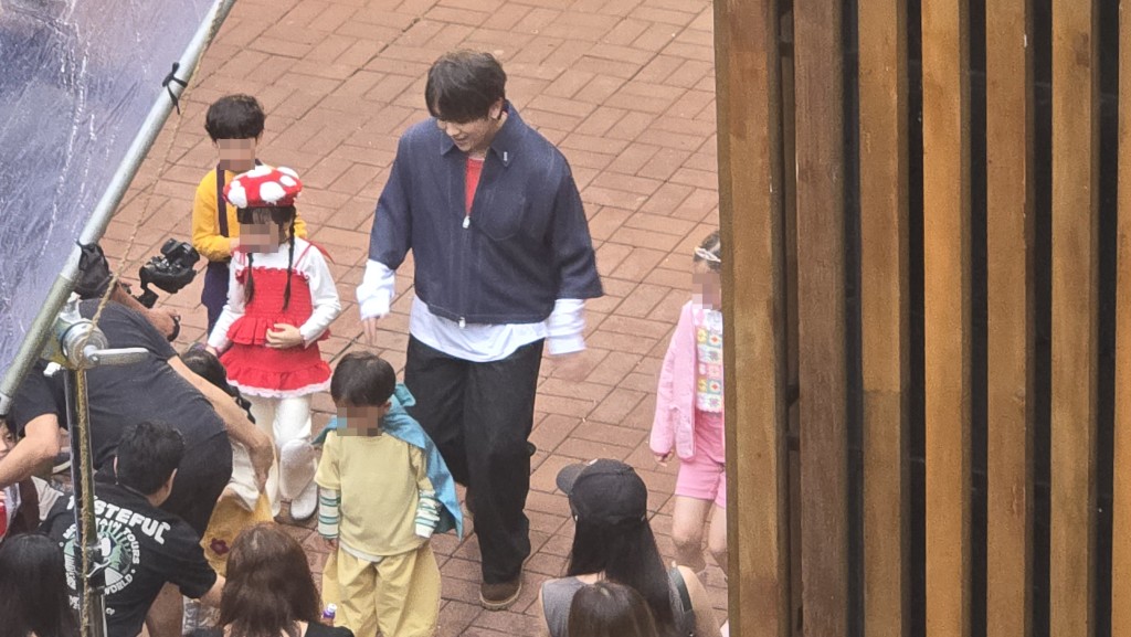 姜濤為連鎖快餐店拍廣告，全程與小朋友溫馨互動，父愛滿瀉！