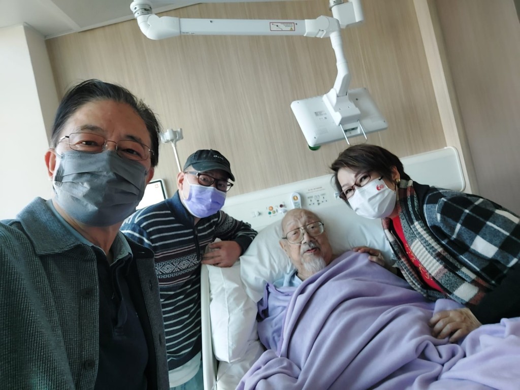 今年1月初车淑梅曾经到医院探望。