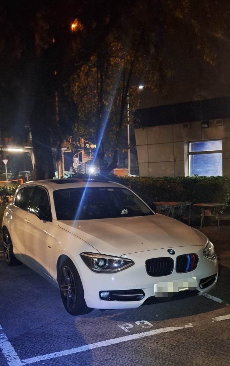 涉事兩輛私家車已被扣留調查及作進一步檢驗。警方提供