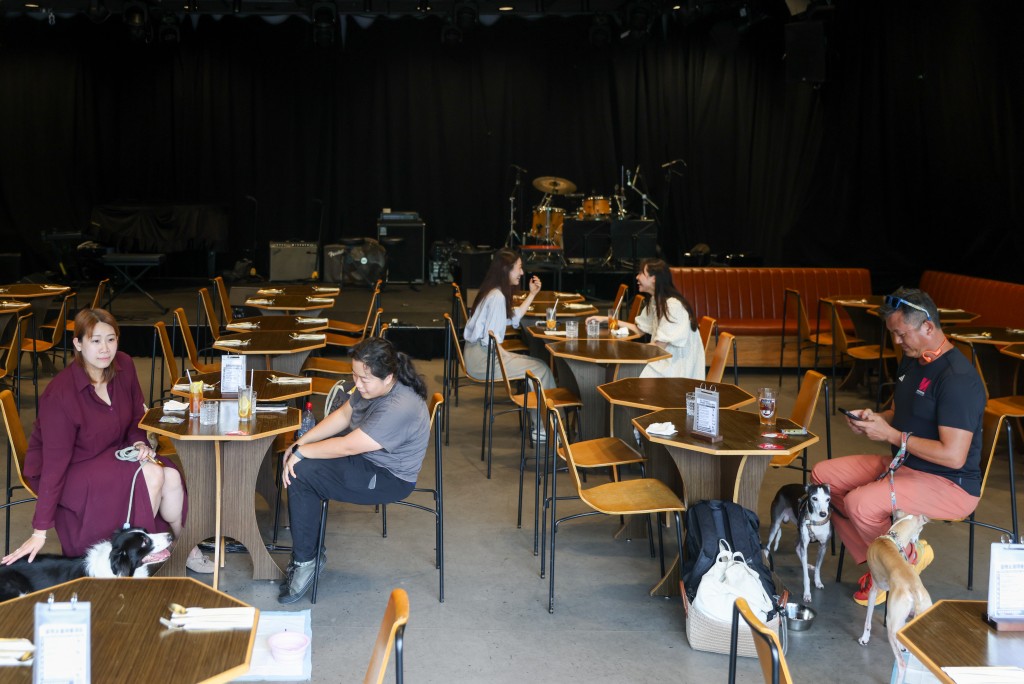 容許狗隻進入獲批准食肆措施已於本月9日實施。資料圖片 容許狗隻進入獲批准食肆措施已於本月9日實施。資料圖片