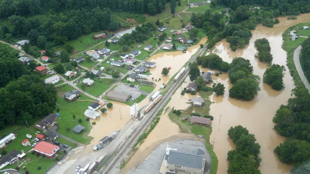 肯塔基州暴雨引發洪災民宅及道路被沖毀。REUTERS