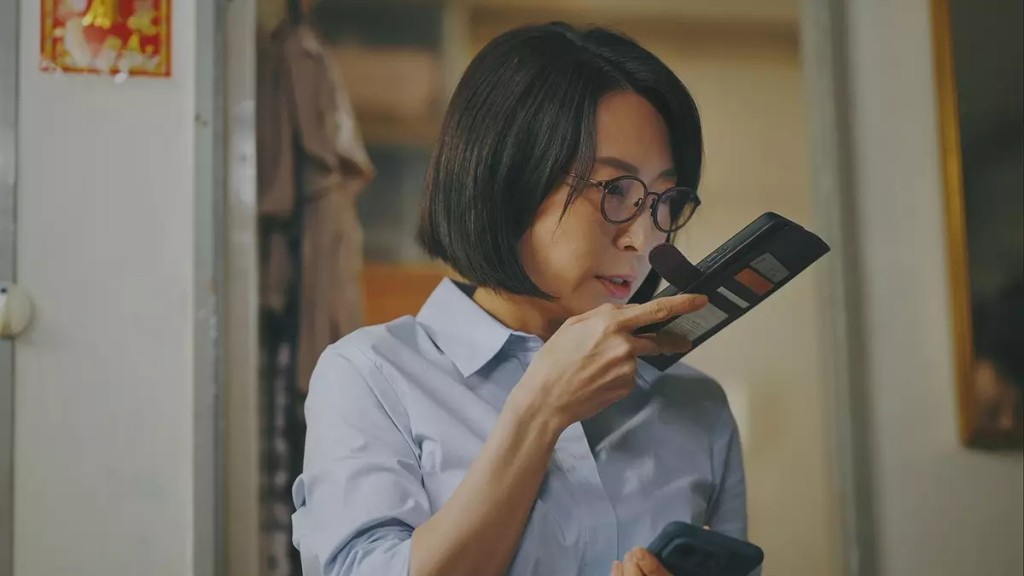有公屋新住戶發文指上一手租戶留下「二手」地台磚及牆身等,房署則表示只能協助還原客廳部分,令他大感不解。(《日落下的彩虹》劇照) 有公屋新住戶發文指上一手租戶留下「二手」地台磚及牆身等,房署則表示只能協助還原客廳部分,令他大感不解。(《日落下的彩虹》劇照)