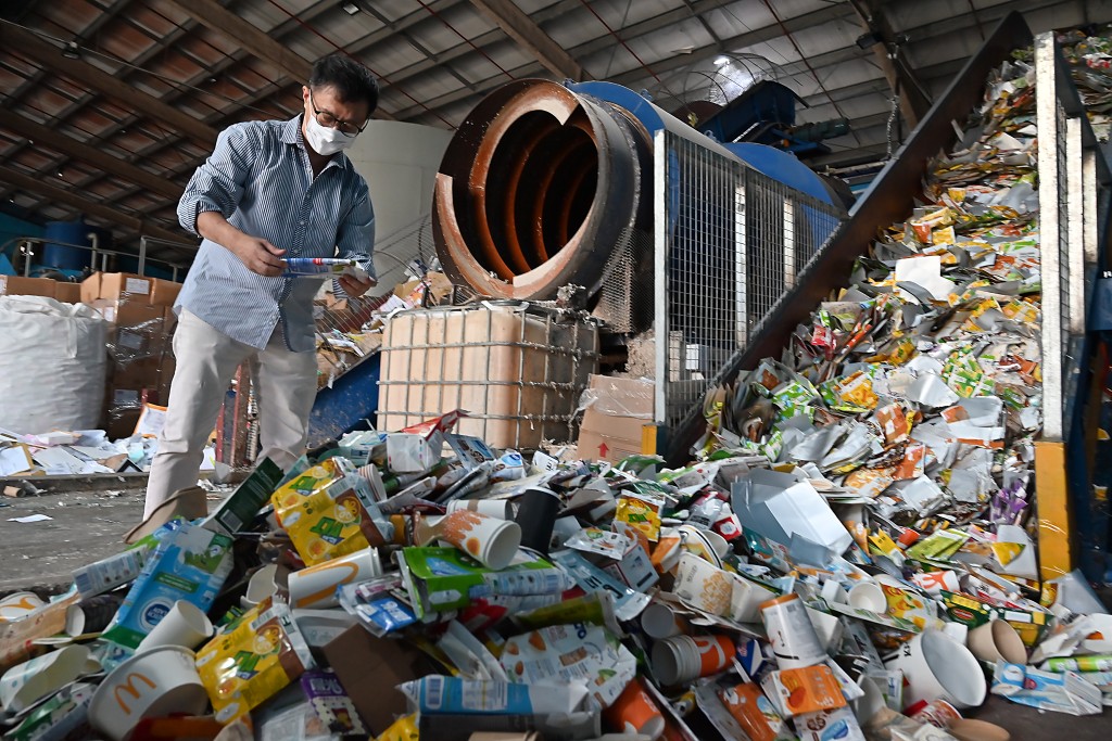「喵坊」是本港目前唯一紙包飲品盒回收商。資料圖片