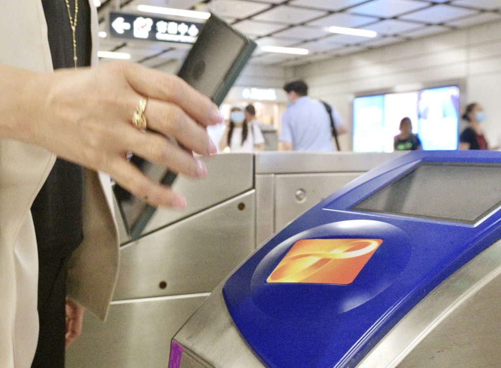 雖然$2機已推出多時，但有網民似乎才 剛發現日常的活動範圍有$2機可拍，如 發現新大陸般驚訝。資料圖片